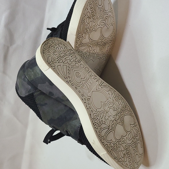 Mia Kids wedge sneaker size 13.5 - Picture 5 of 8